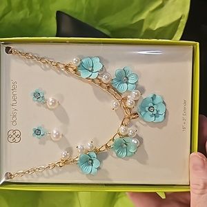 NWT/NIB DAISY FUENTES JEWELRY SET